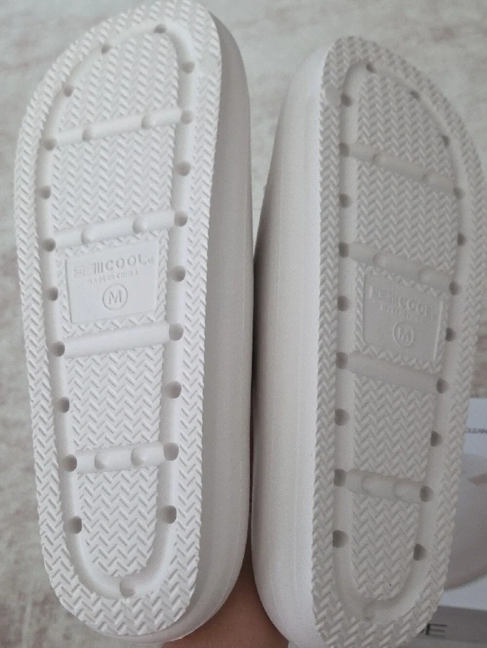 32 Degrees White Unisex Cushion Slide